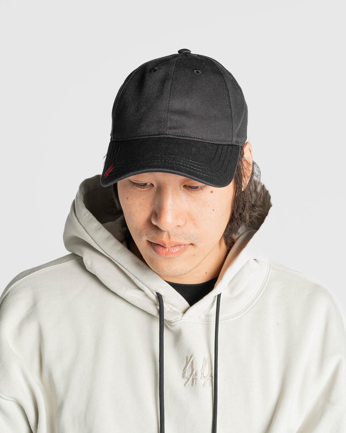 44-label-group-logo-cap-black-